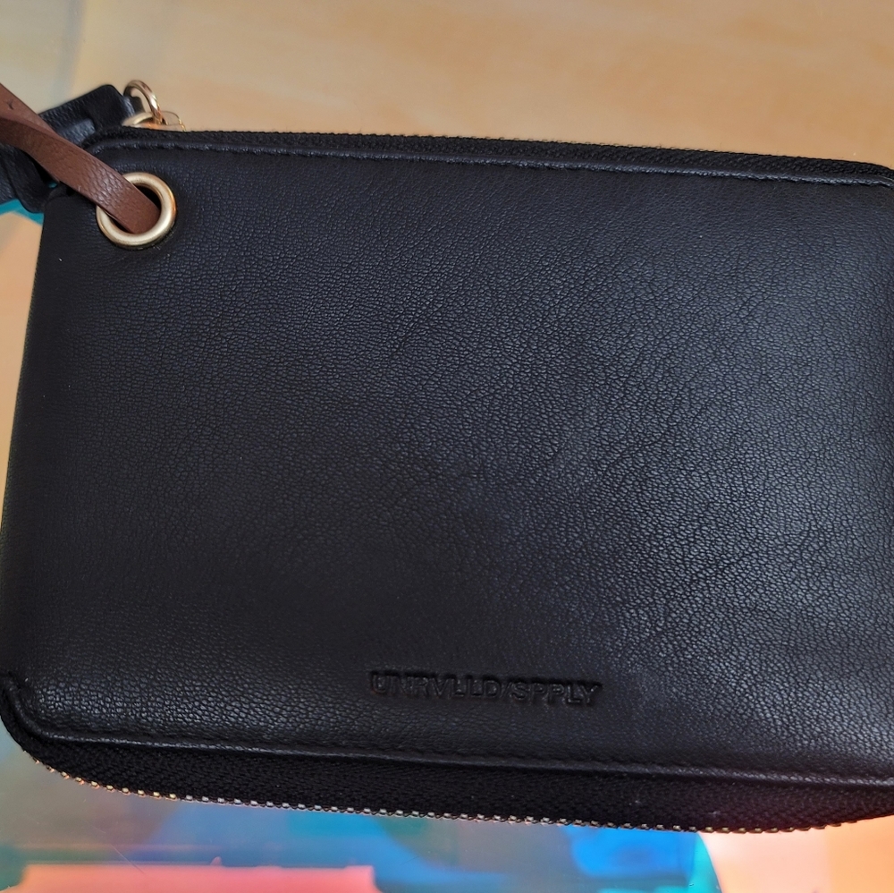 Urvlld/spply Ziparound Wallet
